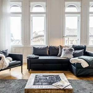 bpr-luxe-de-noir-et-blanc-apartment.inbudapesthotels.com/